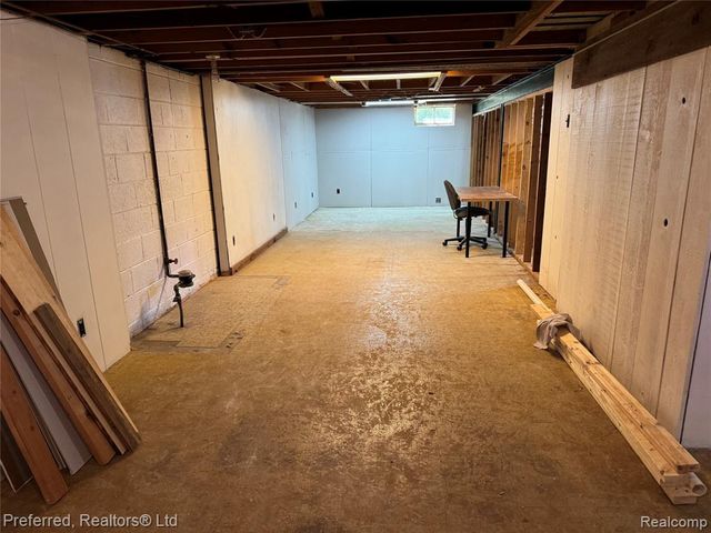 15625 Surrey Street, Livonia, MI 48154