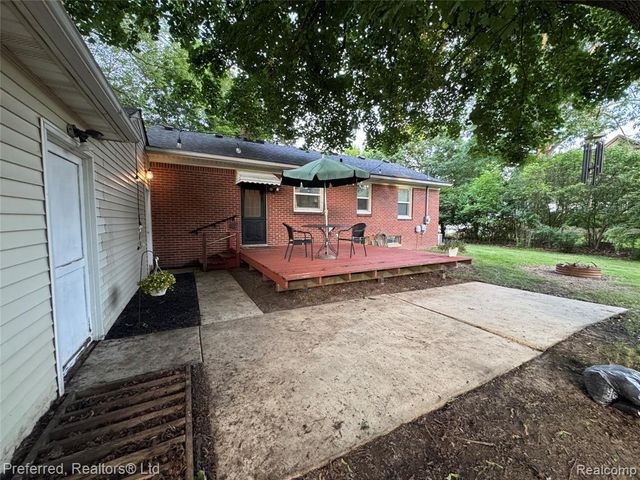 15625 Surrey Street, Livonia, MI 48154