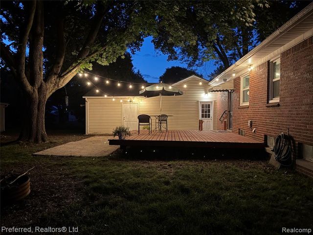 15625 Surrey Street, Livonia, MI 48154