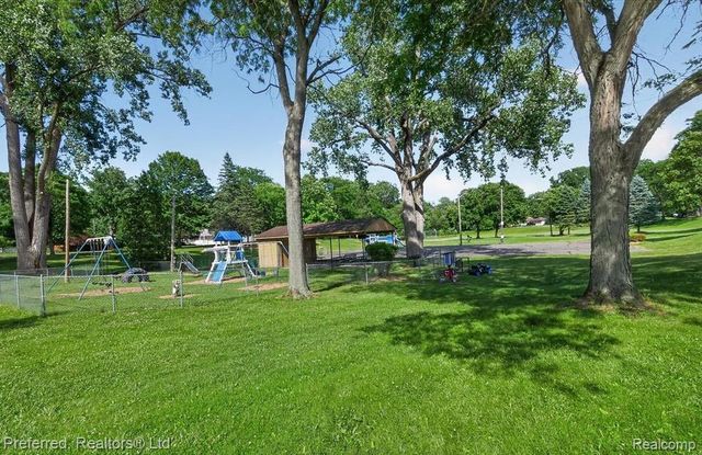 15625 Surrey Street, Livonia, MI 48154
