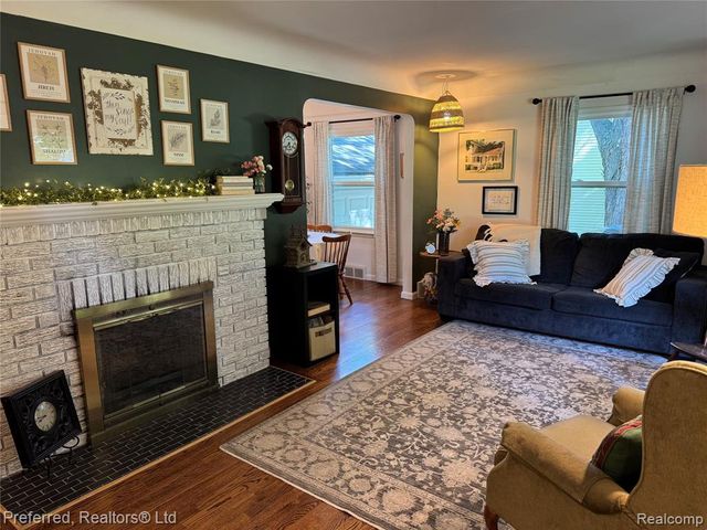 15625 Surrey Street, Livonia, MI 48154