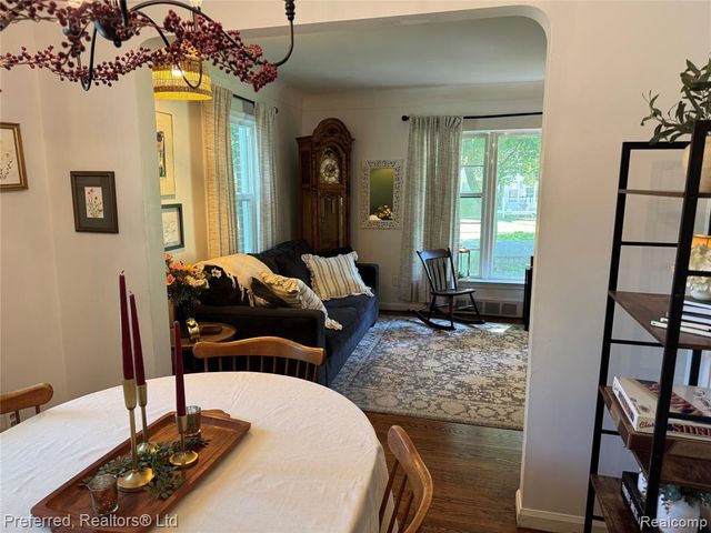15625 Surrey Street, Livonia, MI 48154