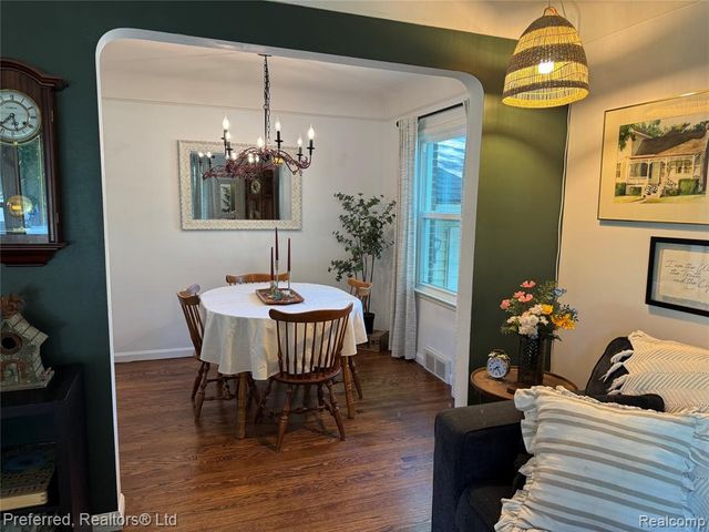15625 Surrey Street, Livonia, MI 48154