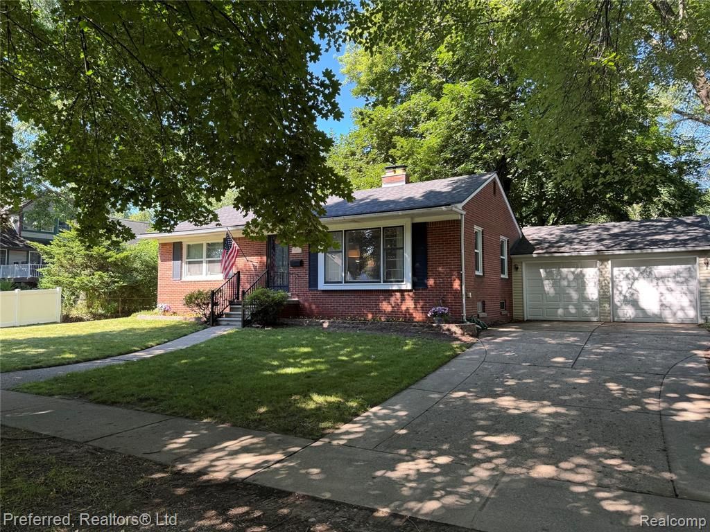 15625 Surrey Street, Livonia, MI 48154