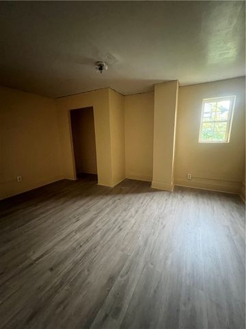 213 Crest Ave, Charleroi Boro, PA 15022