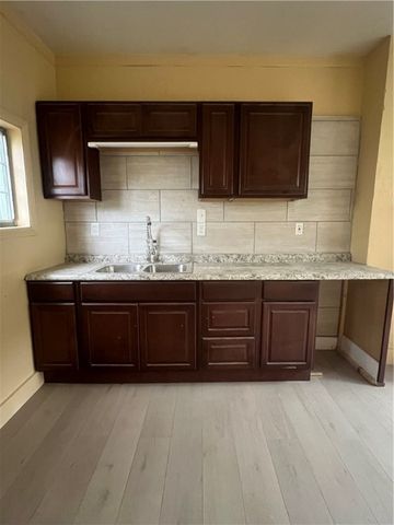 213 Crest Ave, Charleroi Boro, PA 15022