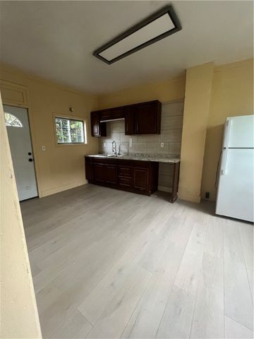 213 Crest Ave, Charleroi Boro, PA 15022