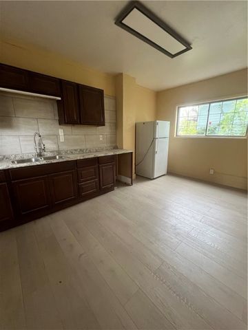 213 Crest Ave, Charleroi Boro, PA 15022