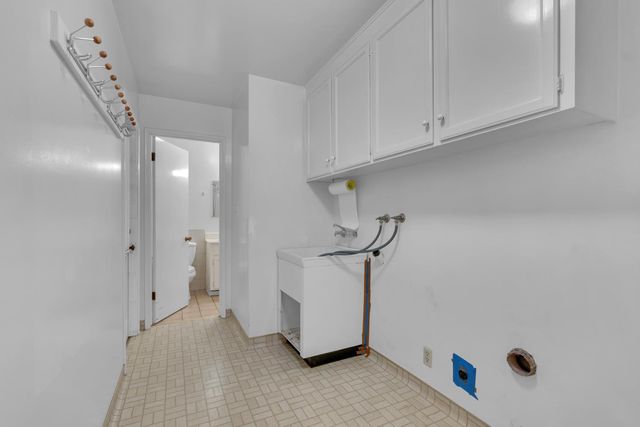 6805 N Backer, Fresno, CA 93710