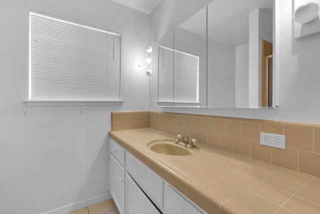 6805 N Backer, Fresno, CA 93710