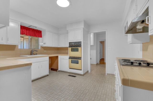 6805 N Backer, Fresno, CA 93710