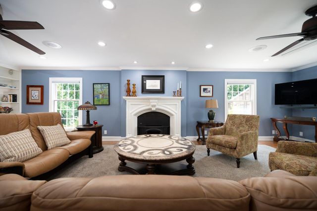 20 CARILLON CT, Wilmington, DE 19803