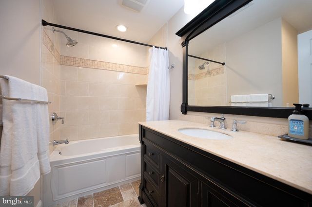 20 CARILLON CT, Wilmington, DE 19803