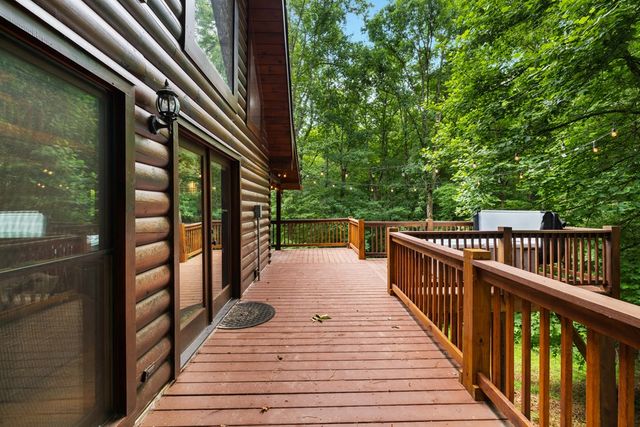 35 Noel Court, Ellijay, GA 30540
