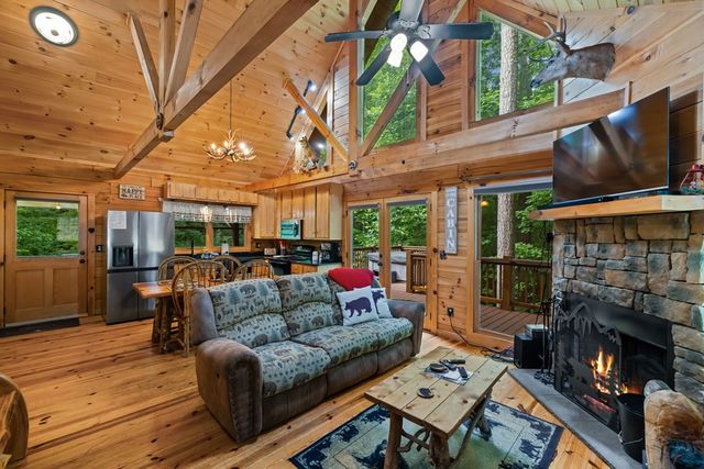 35 Noel Court, Ellijay, GA 30540