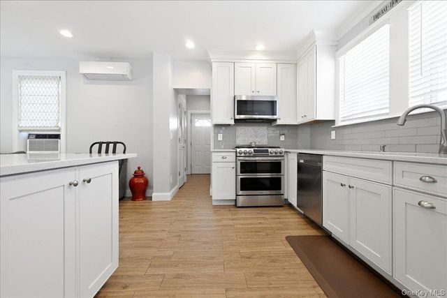 547 N 11th Street, New Hyde Park, NY 11040