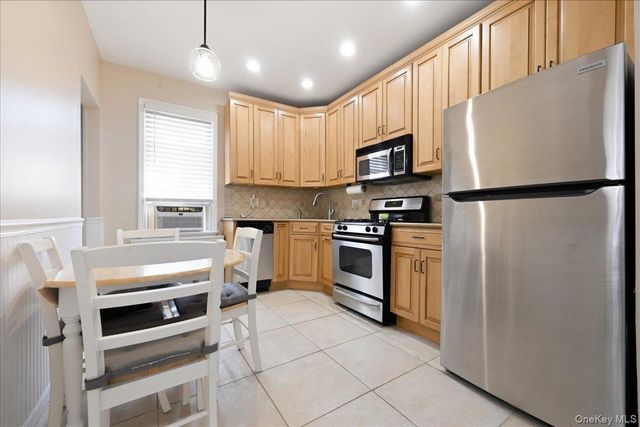547 N 11th Street, New Hyde Park, NY 11040