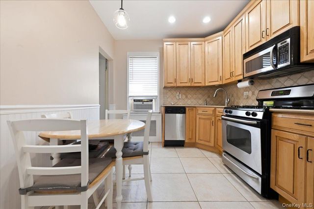 547 N 11th Street, New Hyde Park, NY 11040