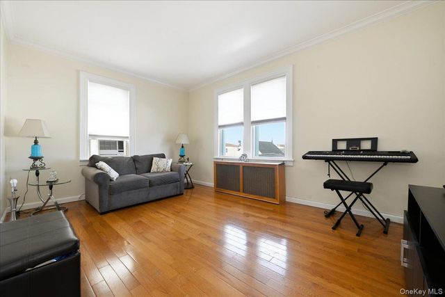 547 N 11th Street, New Hyde Park, NY 11040