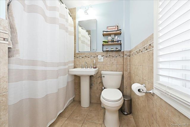 547 N 11th Street, New Hyde Park, NY 11040