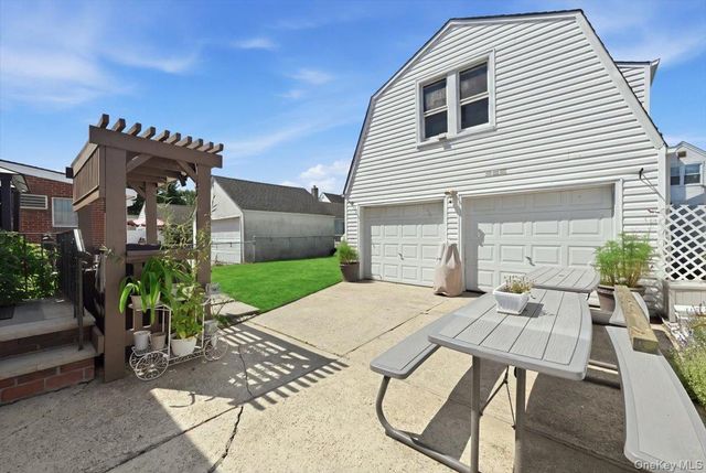 547 N 11th Street, New Hyde Park, NY 11040