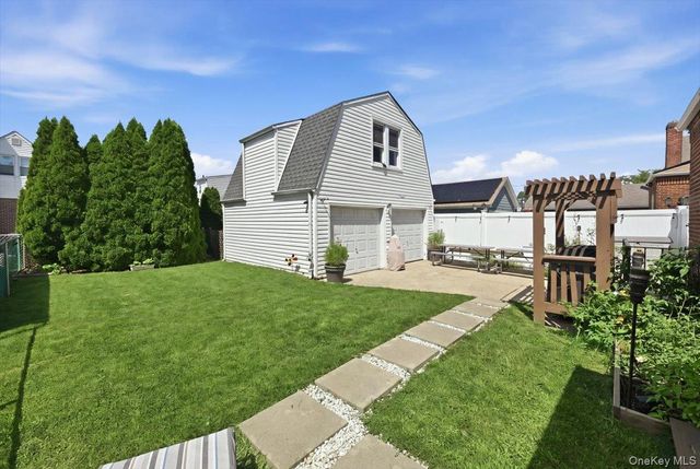 547 N 11th Street, New Hyde Park, NY 11040