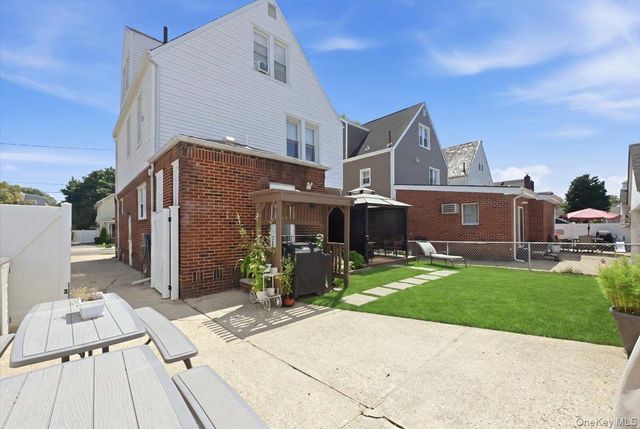 547 N 11th Street, New Hyde Park, NY 11040