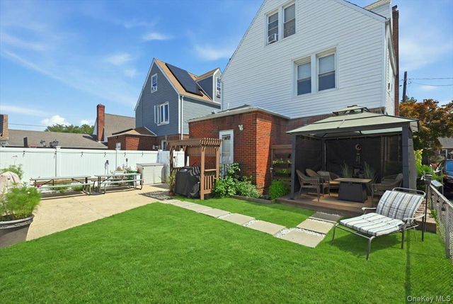 547 N 11th Street, New Hyde Park, NY 11040