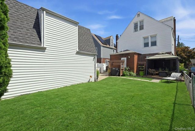 547 N 11th Street, New Hyde Park, NY 11040