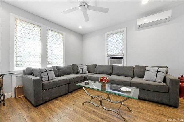 547 N 11th Street, New Hyde Park, NY 11040