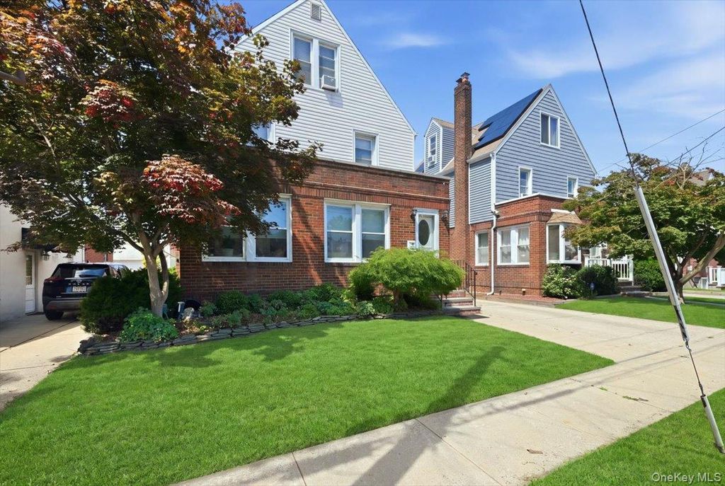 547 N 11th Street, New Hyde Park, NY 11040