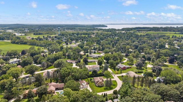 5591 Huntingwood Way, Waunakee, WI 53597