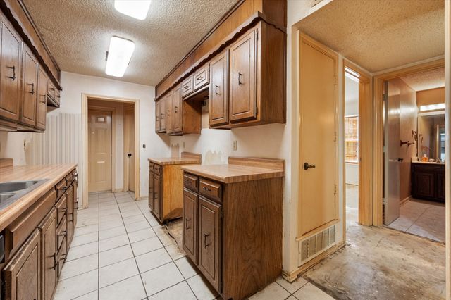 2229 Seville Court, Dalworthington Gardens, TX 76013