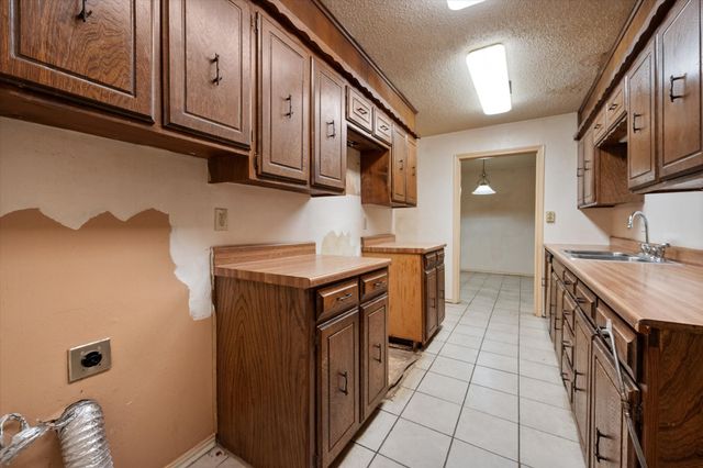 2229 Seville Court, Dalworthington Gardens, TX 76013