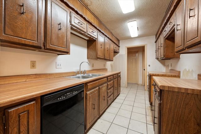 2229 Seville Court, Dalworthington Gardens, TX 76013