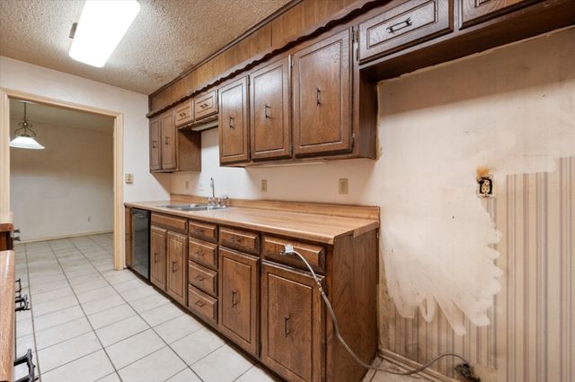 2229 Seville Court, Dalworthington Gardens, TX 76013