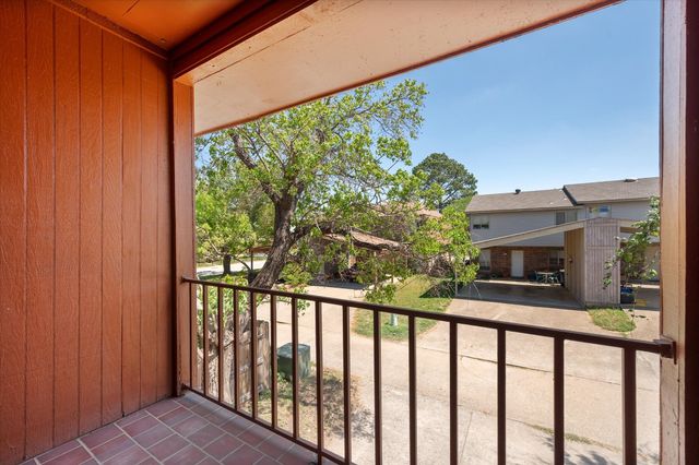 2229 Seville Court, Dalworthington Gardens, TX 76013