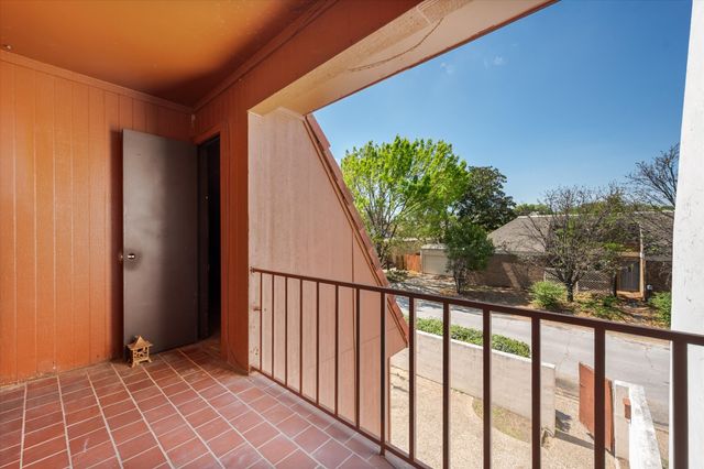 2229 Seville Court, Dalworthington Gardens, TX 76013