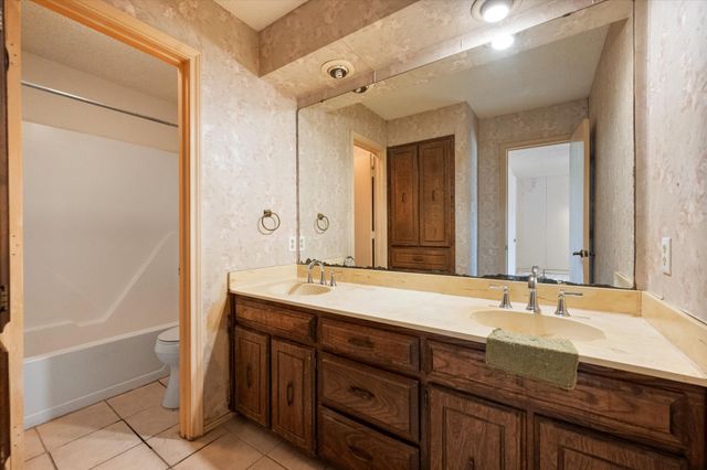 2229 Seville Court, Dalworthington Gardens, TX 76013