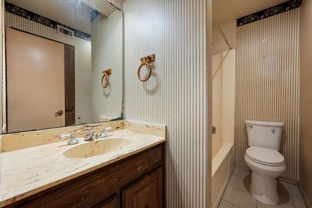 2229 Seville Court, Dalworthington Gardens, TX 76013