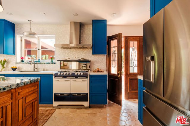 3359 Bennett Drive, Los Angeles, CA 90068