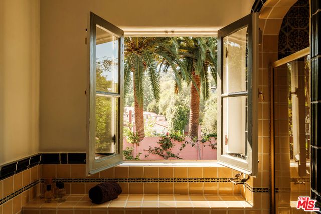 3359 Bennett Drive, Los Angeles, CA 90068