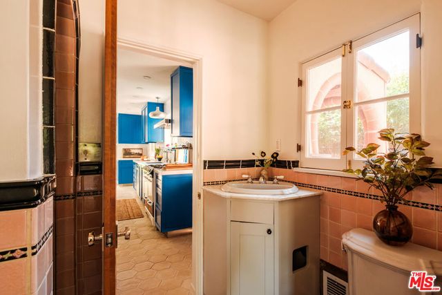 3359 Bennett Drive, Los Angeles, CA 90068