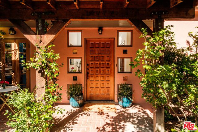 3359 Bennett Drive, Los Angeles, CA 90068