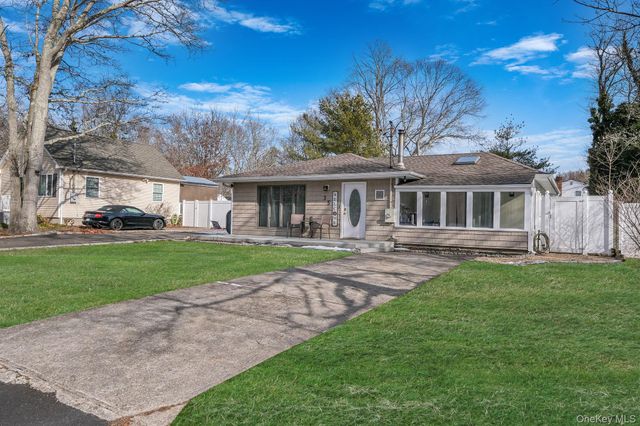 35 Strafford Street, Mastic, NY 11950