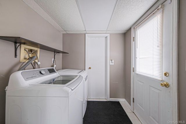 35 Strafford Street, Mastic, NY 11950