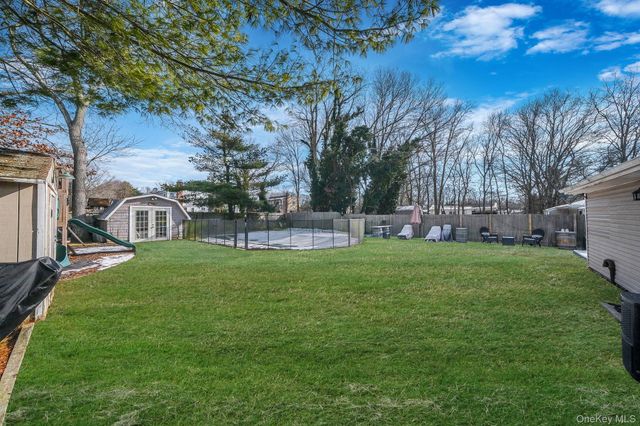 35 Strafford Street, Mastic, NY 11950