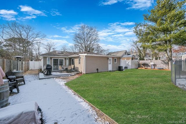 35 Strafford Street, Mastic, NY 11950