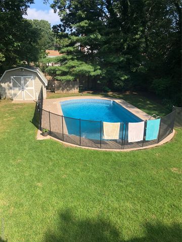 35 Strafford Street, Mastic, NY 11950