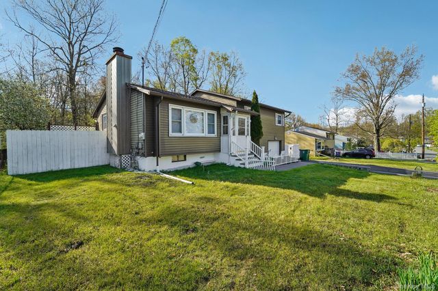 22 Oak Lane, Middletown, NY 10940